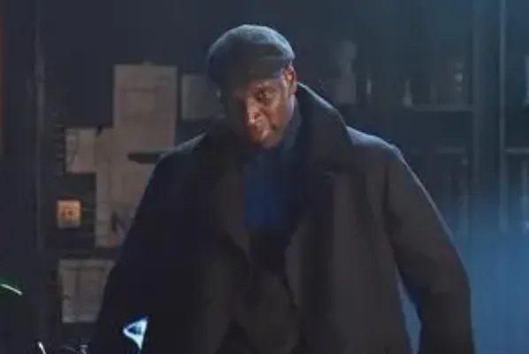 四个打败夏洛克的人是:艾琳·艾德勒(四人中唯一的女性)