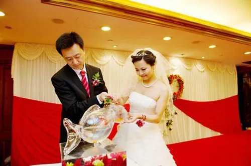 婚礼礼仪新郎新娘怎么做 婚礼上的礼仪应注意哪些