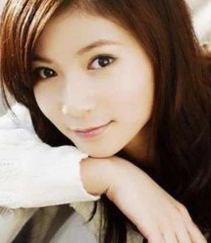 何姿自曝大尺度私照 曝大尺度照片是怎么回事