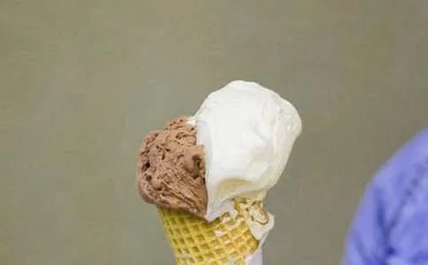 描写夏天的四字词语