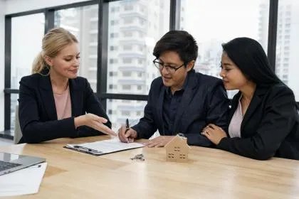 胸有大痣的女性命运好不好？如何看胸部有痣的女性？