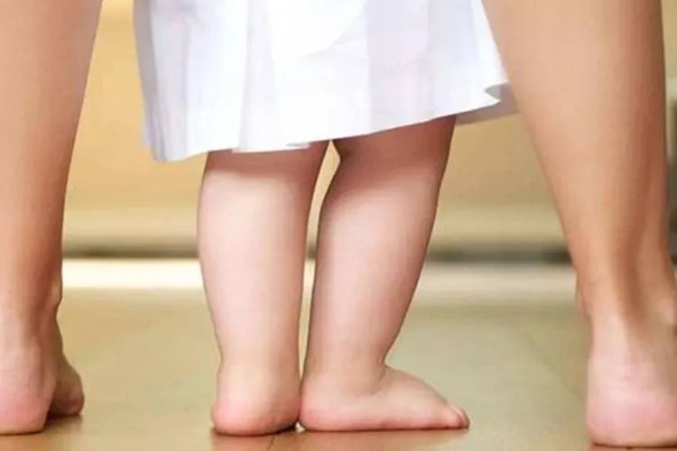 婴儿罗圈腿和正常腿图片