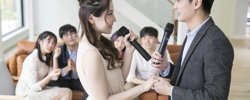 洁白的婚纱手捧着鲜花是什么歌 洁白的婚纱手捧着鲜花是什么歌曲