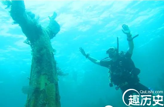 揭秘！美国深渊基督里的秘密 望向天空