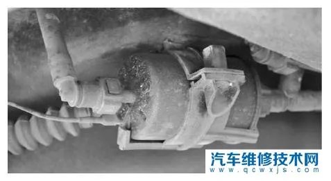 汽车三滤的更换步骤（汽车三滤的位置图解）