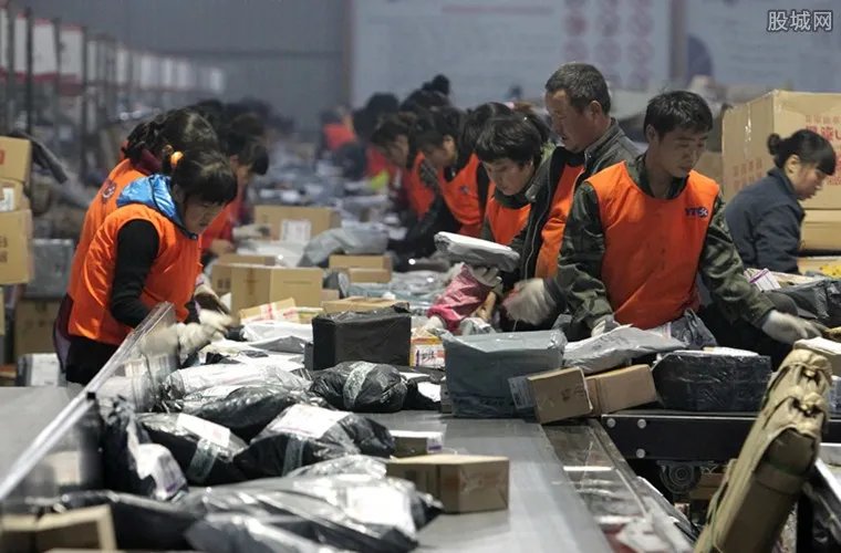 收快递幸福到家 消费者在家里就能收到包裹箱