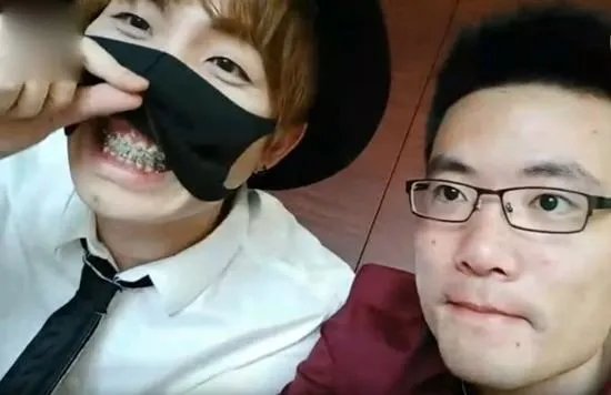 小漠的名字叫吴思豪吗?