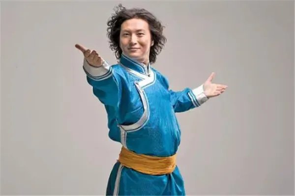 草原十大歌手：乌兰托娅上榜，她是凤凰传奇主唱