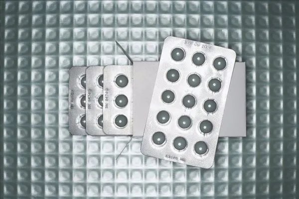 药盒上有个红色的人是什么药品