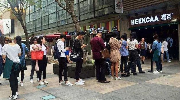 怎么用经济学角度分析上海兴起的排队经济？