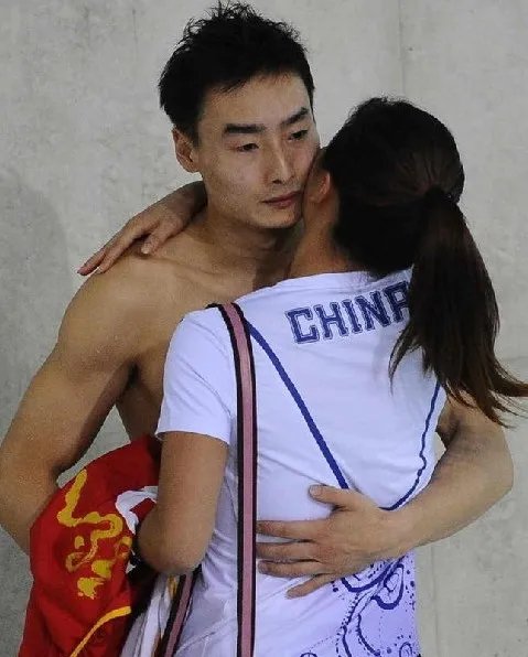 何姿自曝大尺度私照 曝大尺度照片是怎么回事