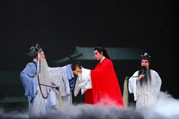 神瑛侍者经历了什么劫难?对林黛玉从一日一问候,到冷漠如冰霜呢?