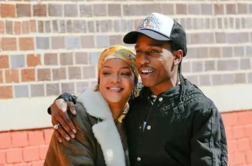 百亿富婆蕾哈娜被曝分手，当事人对此是否有所回应？