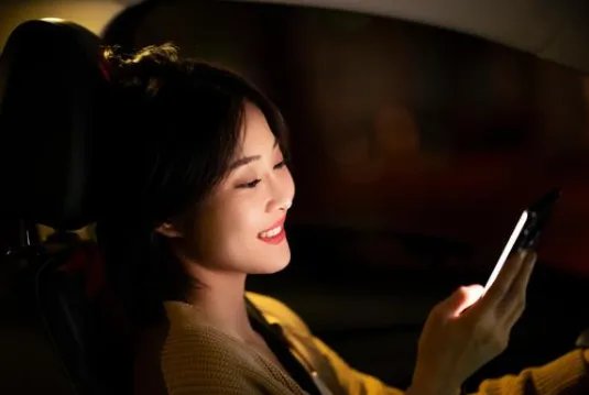 河北00后长期玩手机致颈椎变形，经常玩手机还有哪些危害？