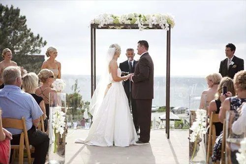 婚礼礼仪新郎新娘怎么做 婚礼上的礼仪应注意哪些