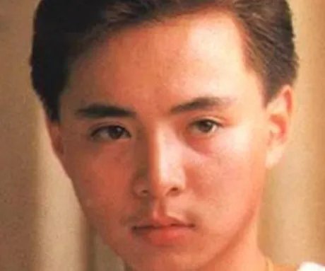 揭秘歌手周峰近况 远赴英国伦敦学习音乐