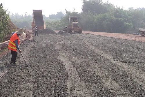 天然级配砂石是什么