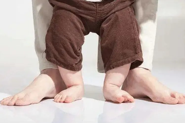 婴儿罗圈腿和正常腿图片