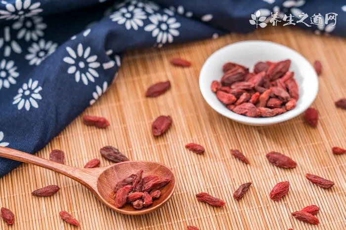 猫一直流口水吊在嘴边