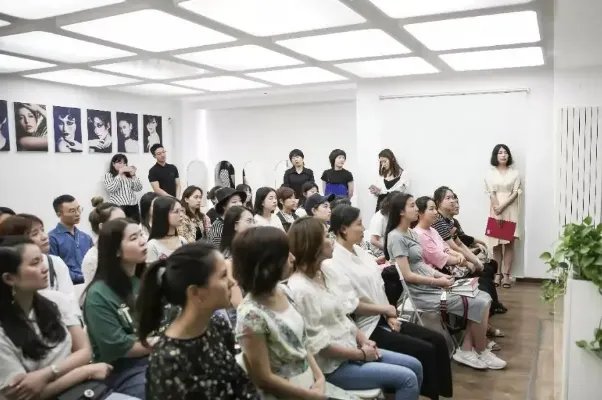 全国十大化妆学校排行榜,第一来自法国,黑光教育排第五