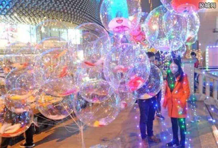 网红气球炸伤4人 网红气球30元一个很受欢迎