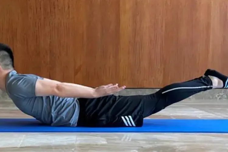 4个简易动作缓解腰痛图解