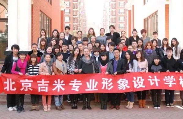 全国十大化妆学校排行榜,第一来自法国,黑光教育排第五