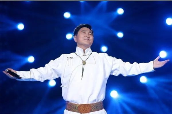 草原十大歌手：乌兰托娅上榜，她是凤凰传奇主唱