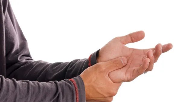 颈椎病手指发麻的原因