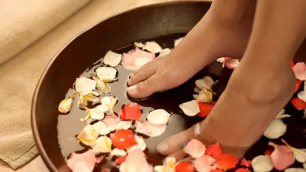 生姜泡脚有什么好处