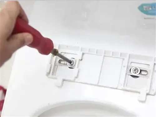 马桶盖怎样安装