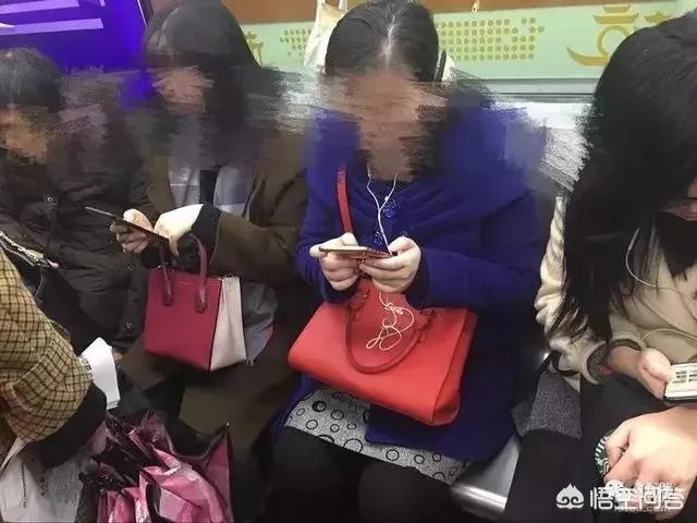 怎样看待杭州孕妇吐槽地铁无人让座,有网友说是道德绑架?