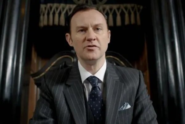 四个打败夏洛克的人是:艾琳·艾德勒(四人中唯一的女性)