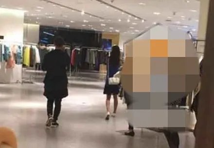 张子萱陪陈赫母逛街  恋情获得准婆婆的肯定