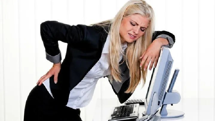 强制性脊柱炎有哪些症状