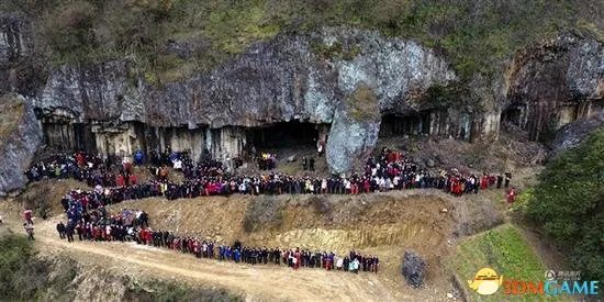 震撼同框!500人的全家福 这家人相互间都认识吗?