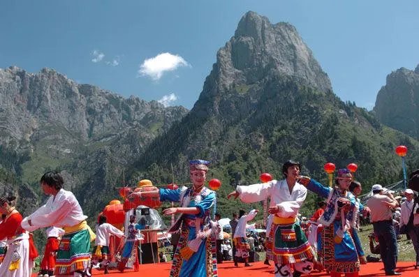 锅庄是什么意思？