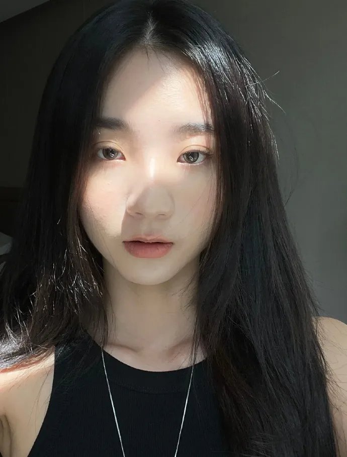 黄欣苑国籍是哪国人?黄欣苑个人资料(三处纹身含义)