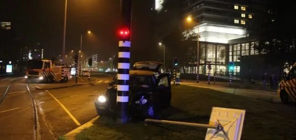 阿圭罗怎样遭遇车祸的？