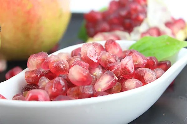 吃石榴的好处与功效