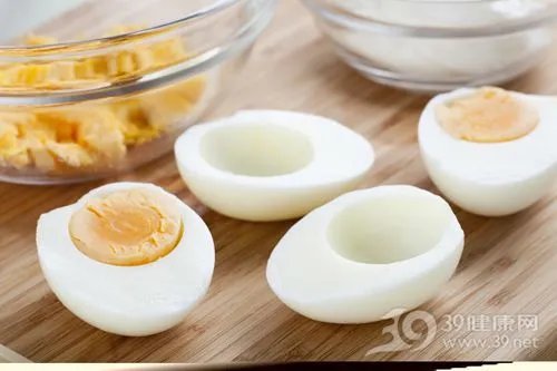 鸡蛋生吃好吗？生吃鸡蛋有什么危害呢？