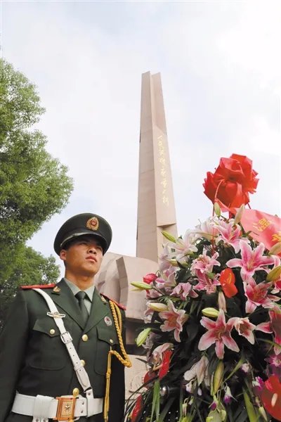 烈士纪念碑献花篮活动在哪里举行？