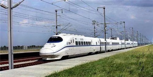 自制航模逼停高铁 导致列车延迟22分钟 男子已被行拘