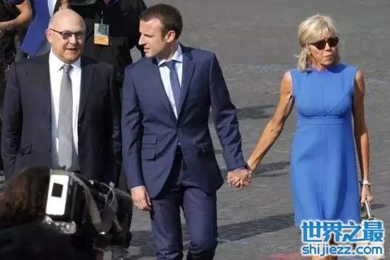 法国总统马克隆妻子年轻照片曝光,年轻时竟是大美女