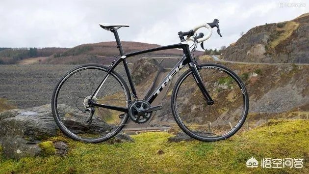 崔克和闪电是哪个国家