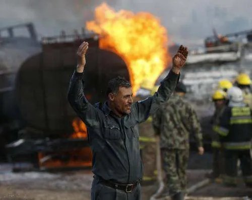 阿富汗一油罐车爆炸,是否有人员伤亡?