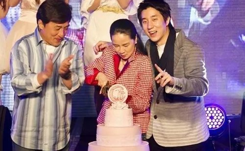 林凤娇十二生肖剧照曝光  正面上镜被成龙亲脸