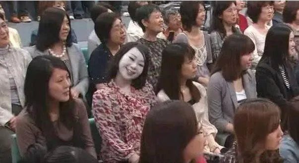 日本歪头女事件真的存在吗 歪头女孩吓人图片