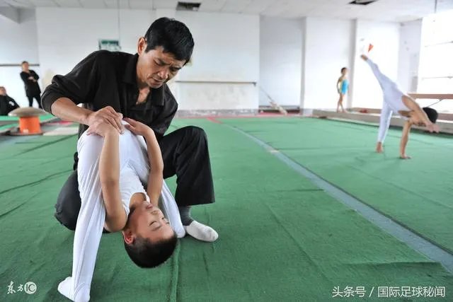 “世界体操冠军摇篮中的孩子:学了四年,我不想练了”,我们一定要把孩子培养成体操冠军吗?