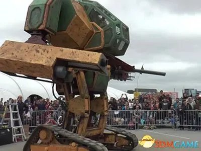 美机器人挑战日本：其发明家称一年之内进行决斗！